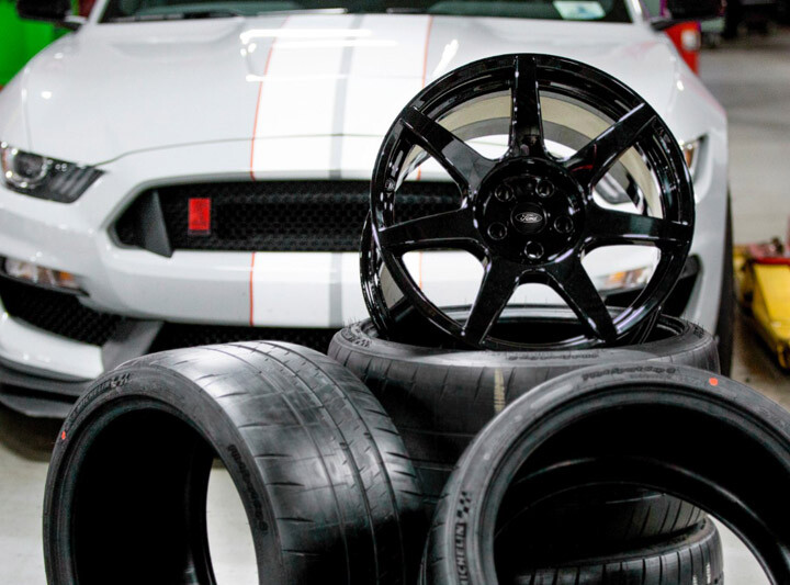 NOTÍCIA – Mustang com rodas em fibra de carbono