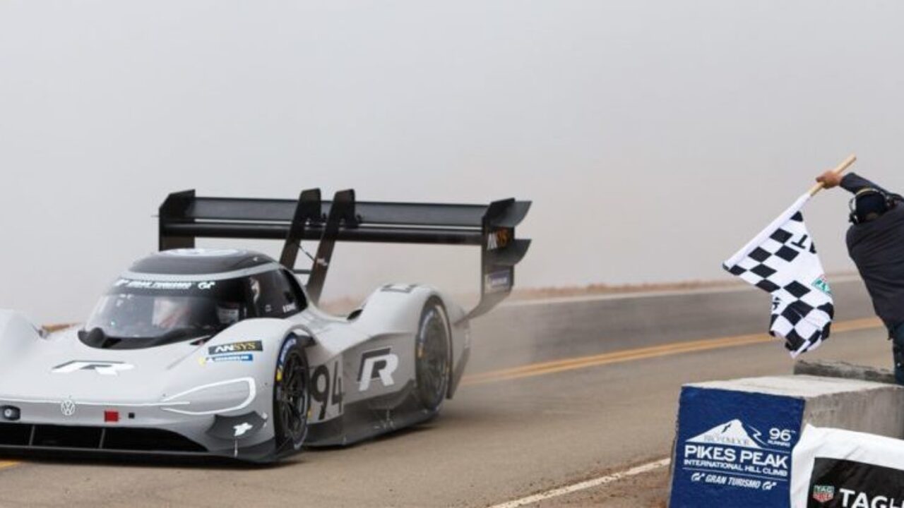 Carro de corrida elétrico bate recorde mundial de velocidade