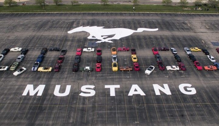 Mustang comemora 10 milhões de pôneis