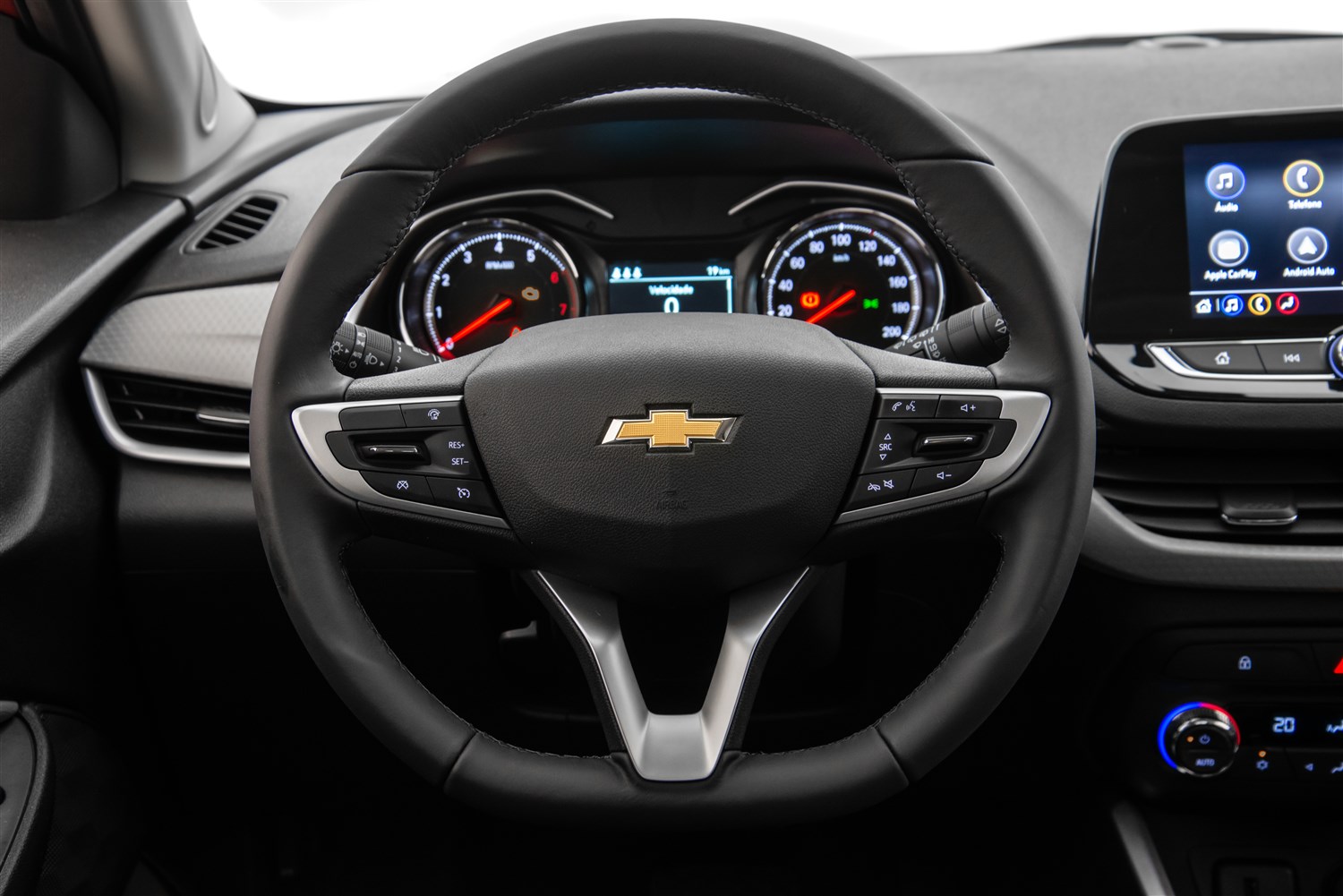 Chevrolet Onix Hatch estreia com 13 configurações : CARROS COM CAMANZI