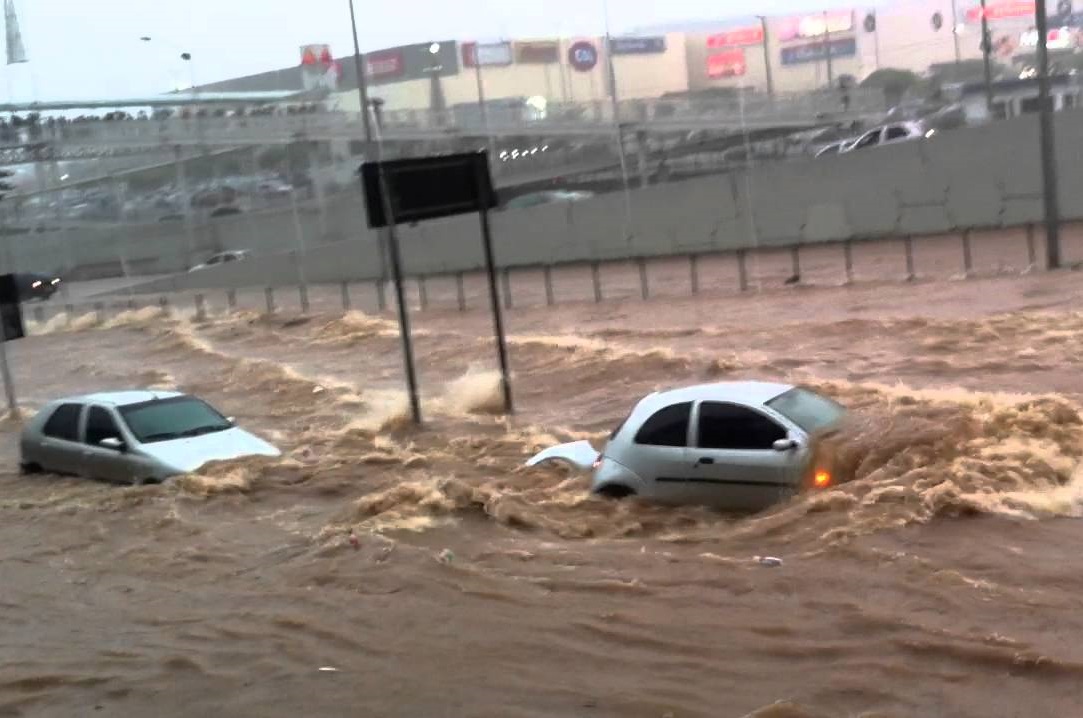 Carro na enchente: o que fazer?