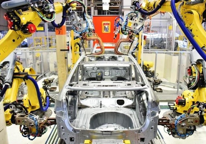 Stellantis, GM e Hyundai paralisam fábricas devido baixa demanda