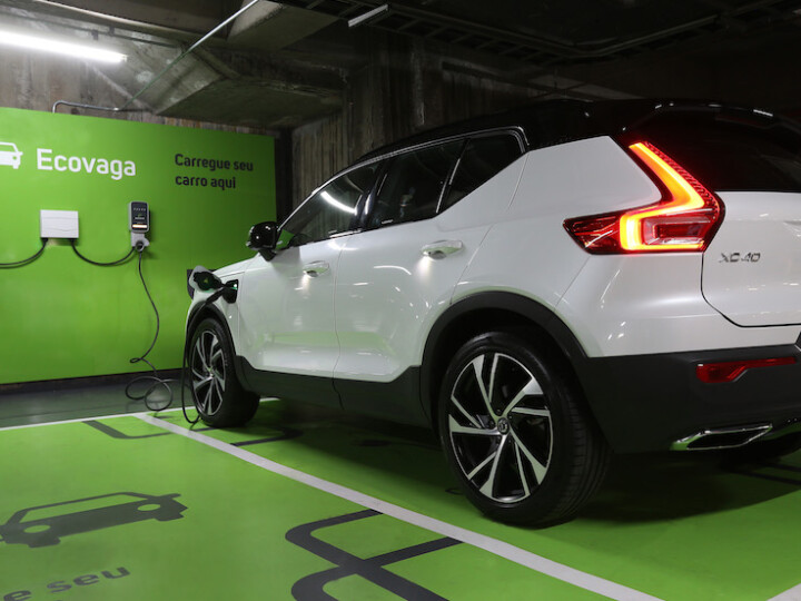Volvo amplia pontos de recarga de elétricos