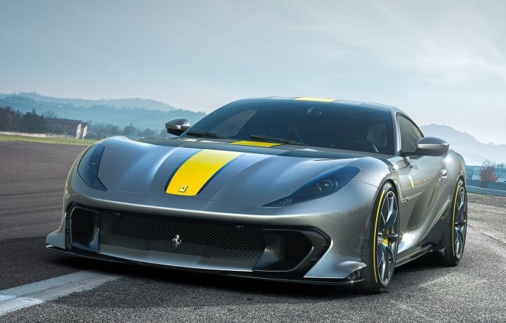 Ferrari lança 812 Competizione