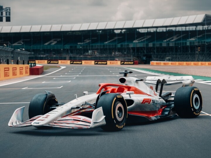 Novo carro da F1 foi moldado na nuvem
