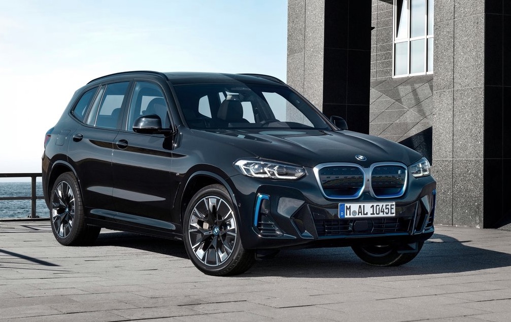 BMW atualiza SUV elétrico iX3