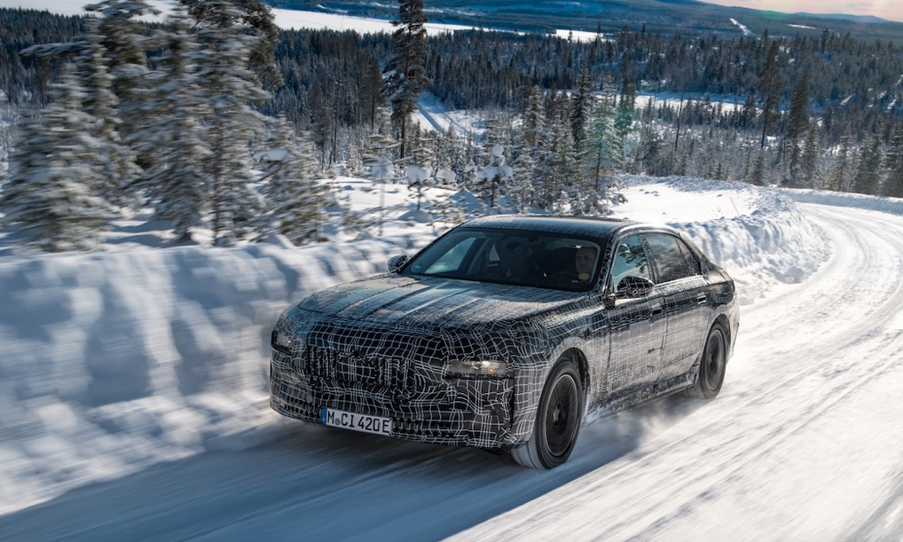 BMW testa elétrico i7 no Ártico
