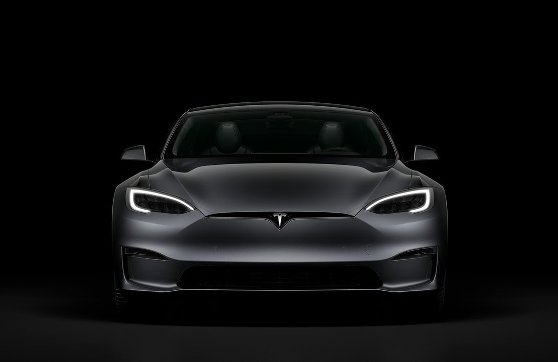 Tesla Model S é oferecido por R$ 1,7 milhão
