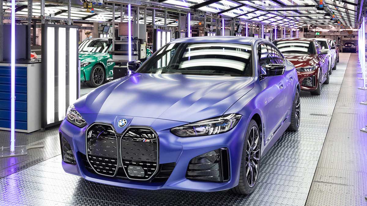 Fábrica da BMW em Munique completa 100 anos