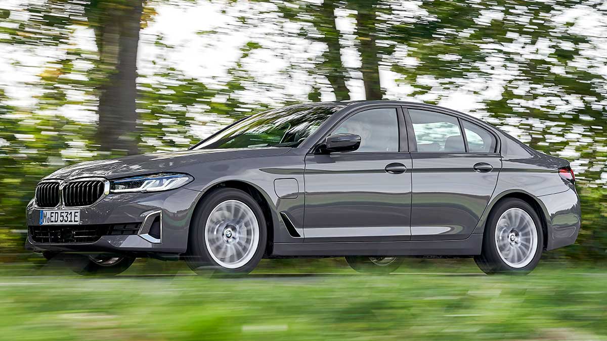 BMW 530e Luxury: sedã de luxo faz 26 km/l