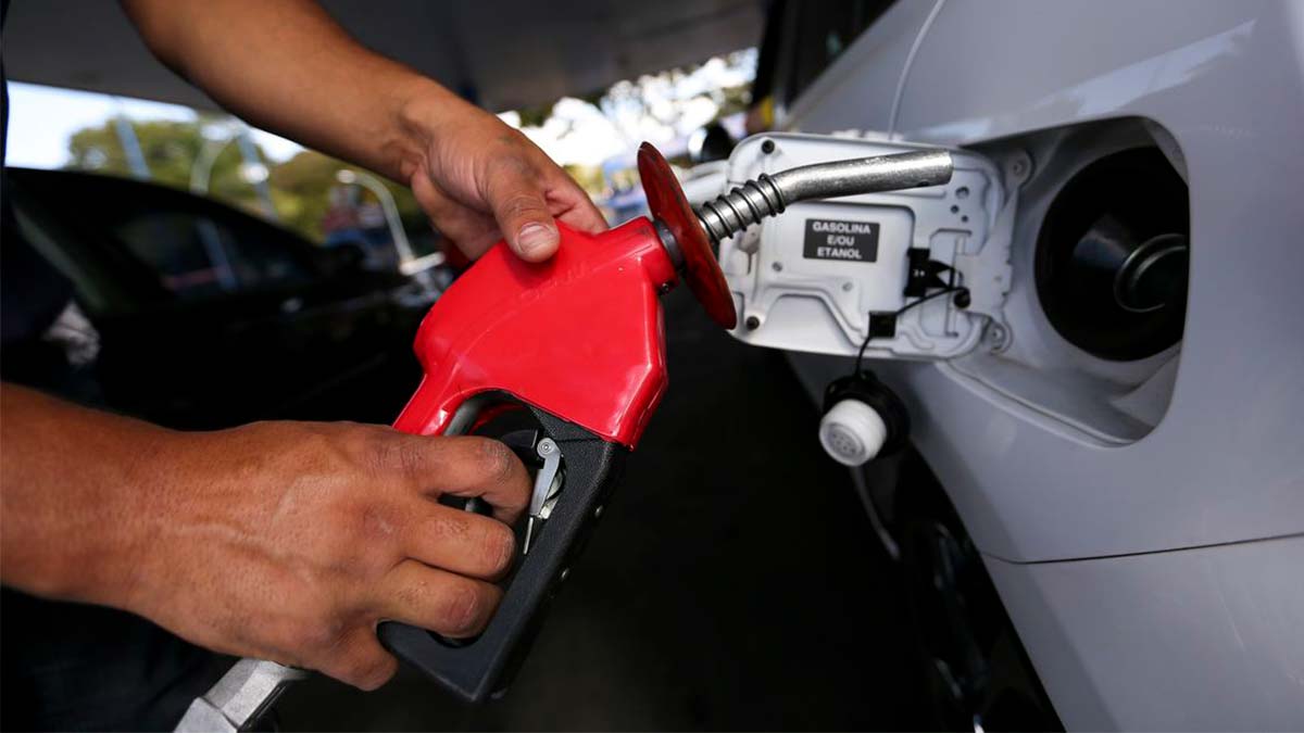 Apesar do aumento, gasolina fica estável em pesquisa da ANP