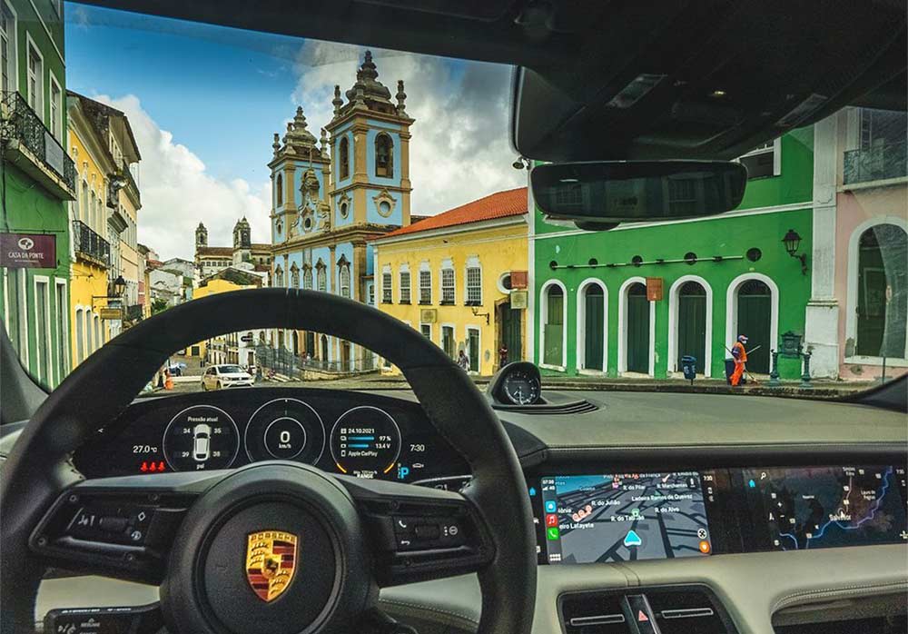 Motor boxer com vatapá: Porsche chega à Bahia