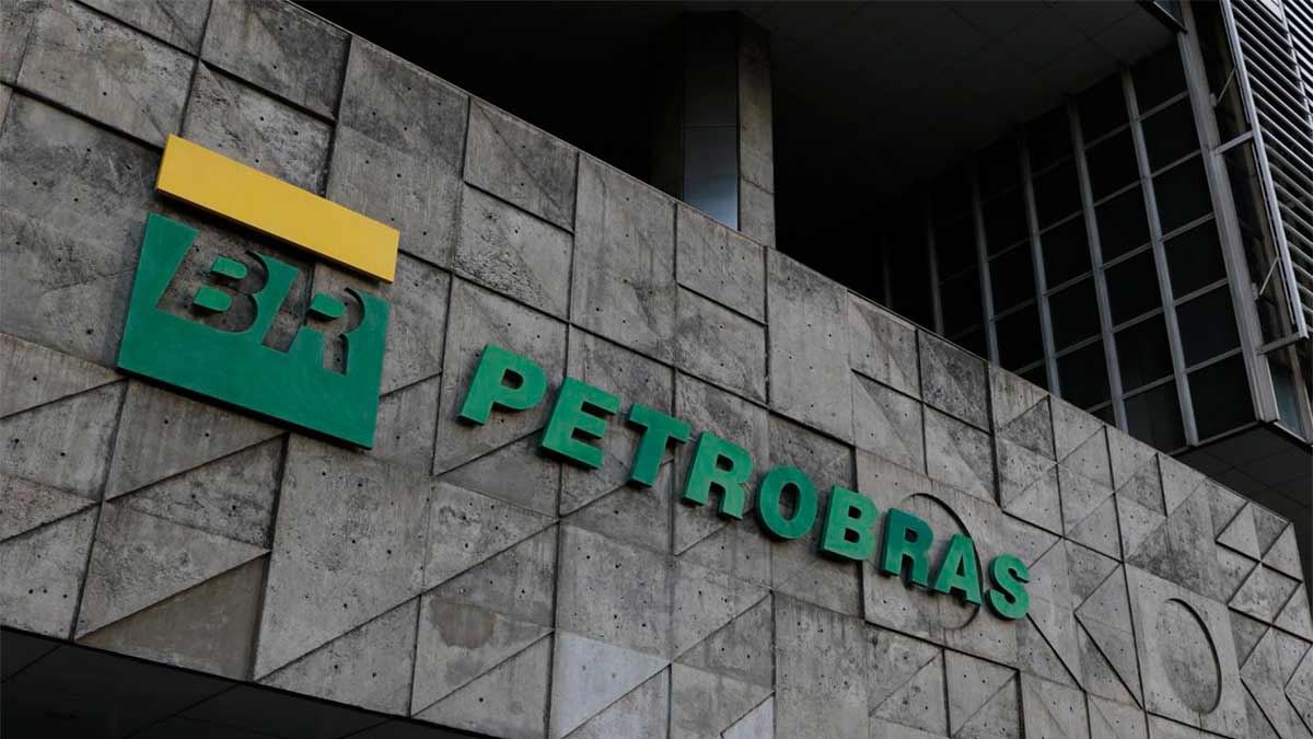 Quarta queda seguida: Petrobras reduz gasolina em 7%