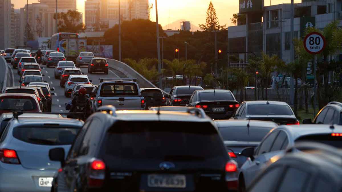 Vendas de carros devem crescer 5% em 2023, prevê Anfavea