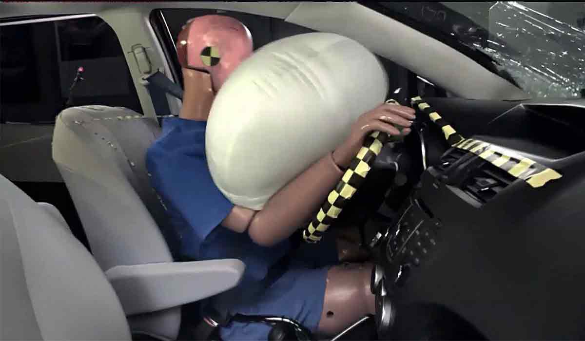 Fiat faz recall de 85 mil carros por airbag fatal