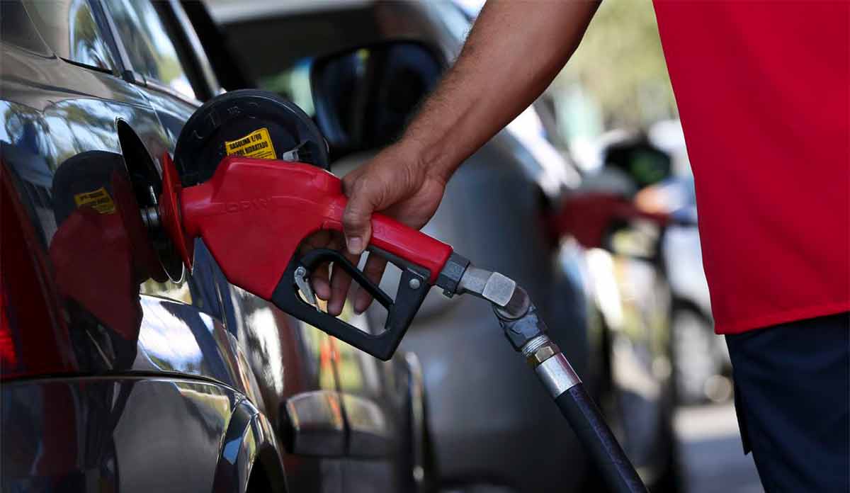 Governos estaduais anunciam aumento de 12,5% no ICMS da gasolina e diesel