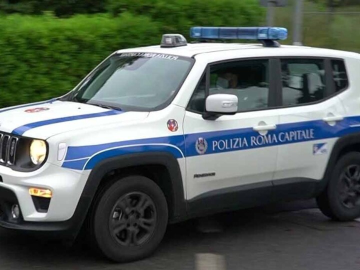 Jeep Renegade 4xe vira viatura da polícia na Itália