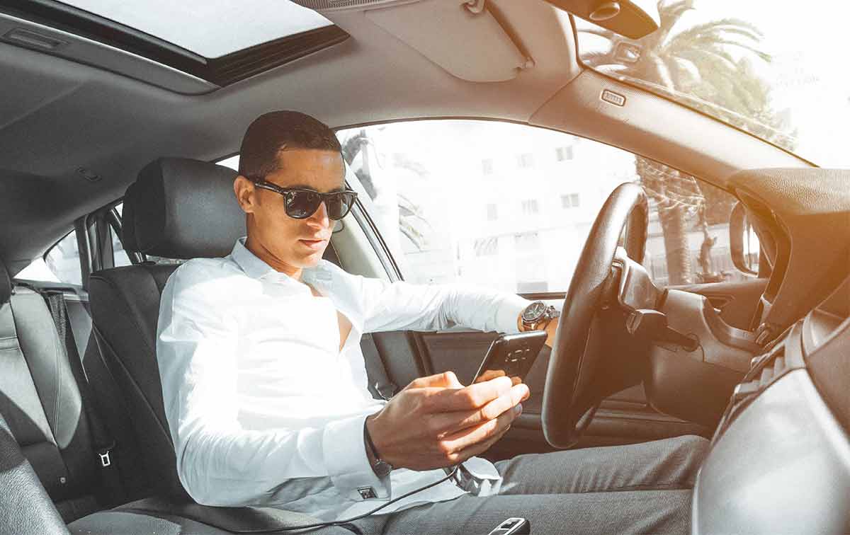 Google quer proibir que motorista use celular ao volante