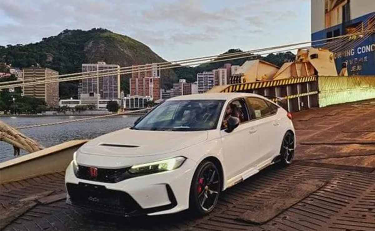 Flagra: Honda Civic Type R desembarca no Brasil