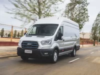 Nova lei permite dirigir híbridos e elétricos mais pesados com CNH B