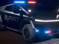 Tesla Cybertruck vira carro de polícia