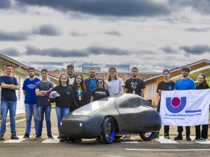 Universitários Apresentam Carro Movido a Hidrogênio Verde