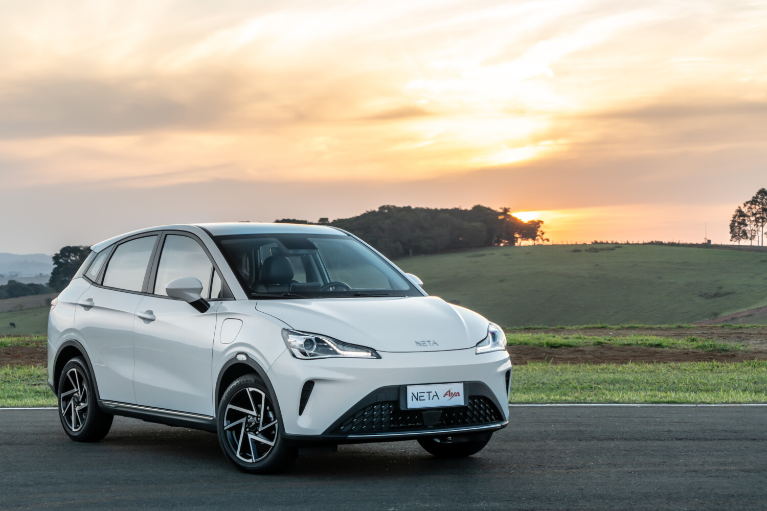 NETA Auto: Nova Data de Estreia no Brasil : CARROS COM CAMANZI