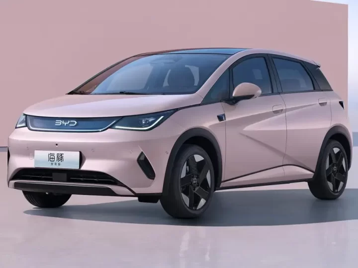 BYD Dolphin reestilizado é registrado no Brasil e pode chegar em 2026