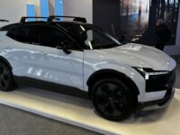 Volvo EX30 Cross Country chega ainda em 2025