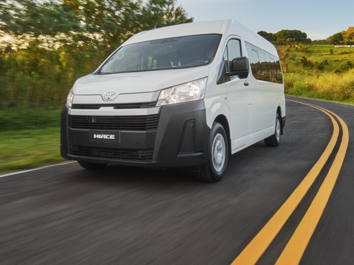 Toyota lança van Hiace derivada da Hilux com preço competitivo