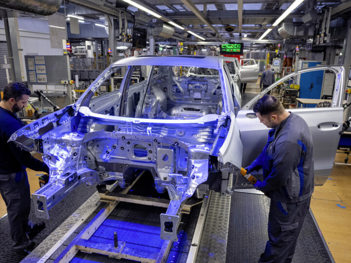 Cortes de empregos no exterior afetam até fabricante de baterias