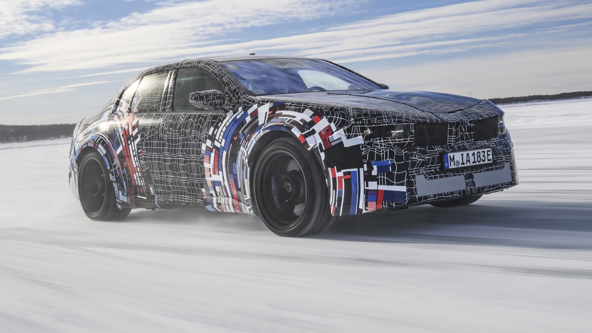 Novo BMW M3 elétrico começa a dar as caras oficialmente