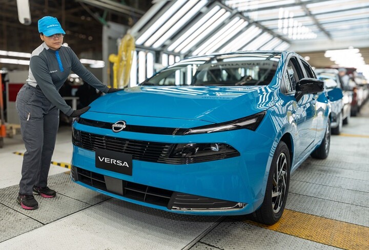 Novo Nissan Versa troca de roupa e aparece oficialmente no México