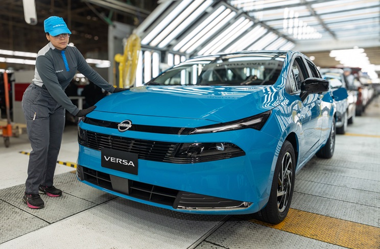 Novo Nissan Versa troca de roupa e aparece oficialmente no México