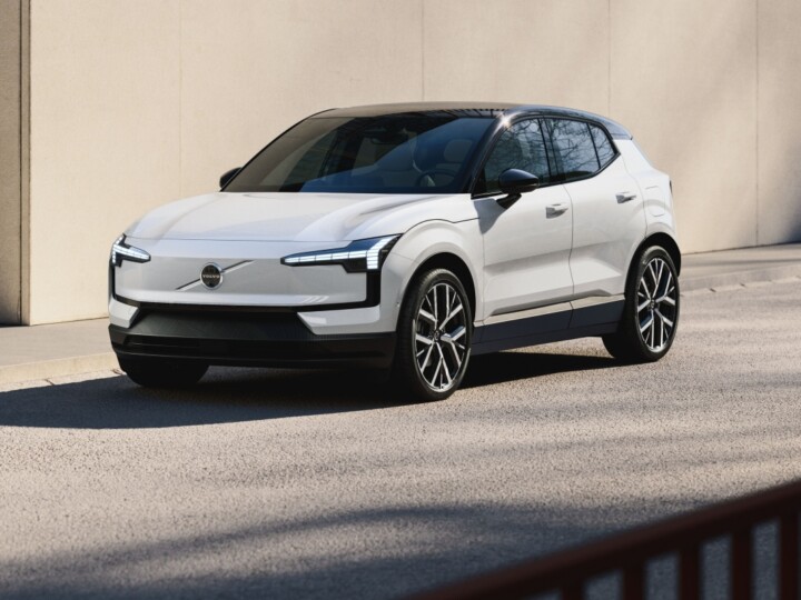 Volvo EX30 ganha versão mais acessível de 150 cv na Europa