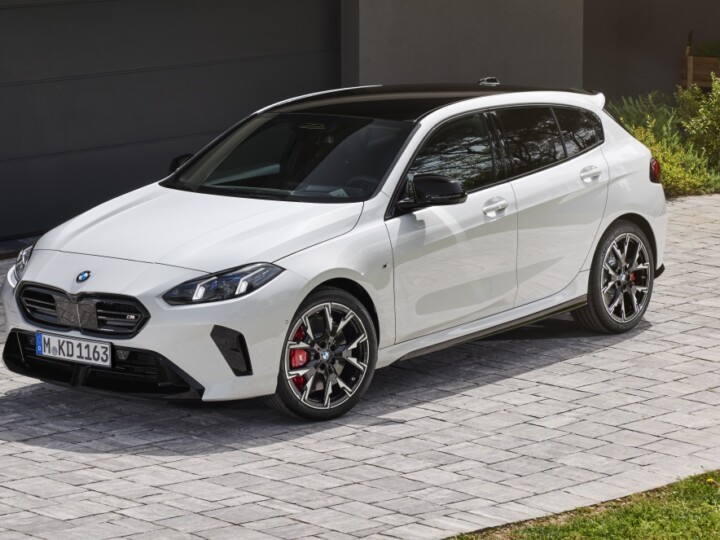 BMW Série 1 chega ao Brasil com 317 cv por quase meio milhão