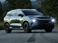 Conheça o BYD Atto 8, maior SUV híbrido da marca no Brasil