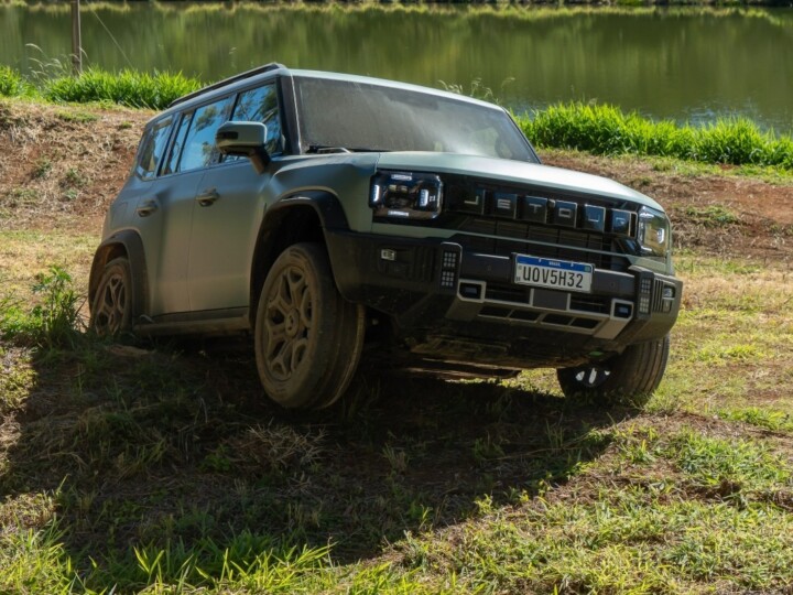 Jetour T2 4×4 PHEV chega com três motores elétricos por R$ 339 mil