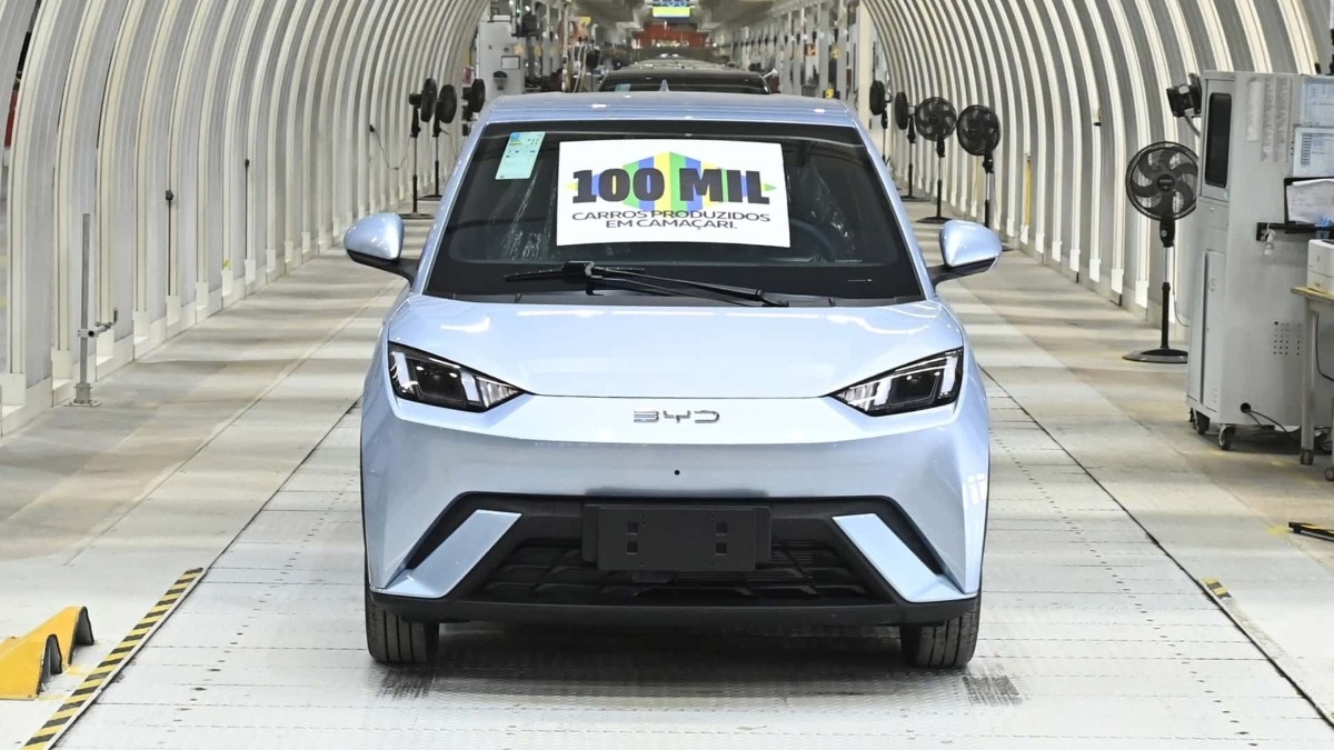 BYD alcança 100 mil carros produzidos no Brasil