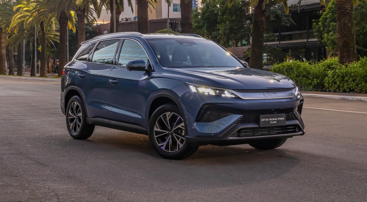 Novo BYD Song Pro estreia híbrido flex e reestilizado por R$ 176.990