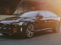 Volvo lança ES90 no Brasil por R$ 659.950 com 524 km de autonomia