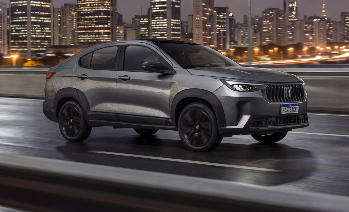 Fiat Fastback reorganiza gama na linha 2027 perdendo e ganhando versões